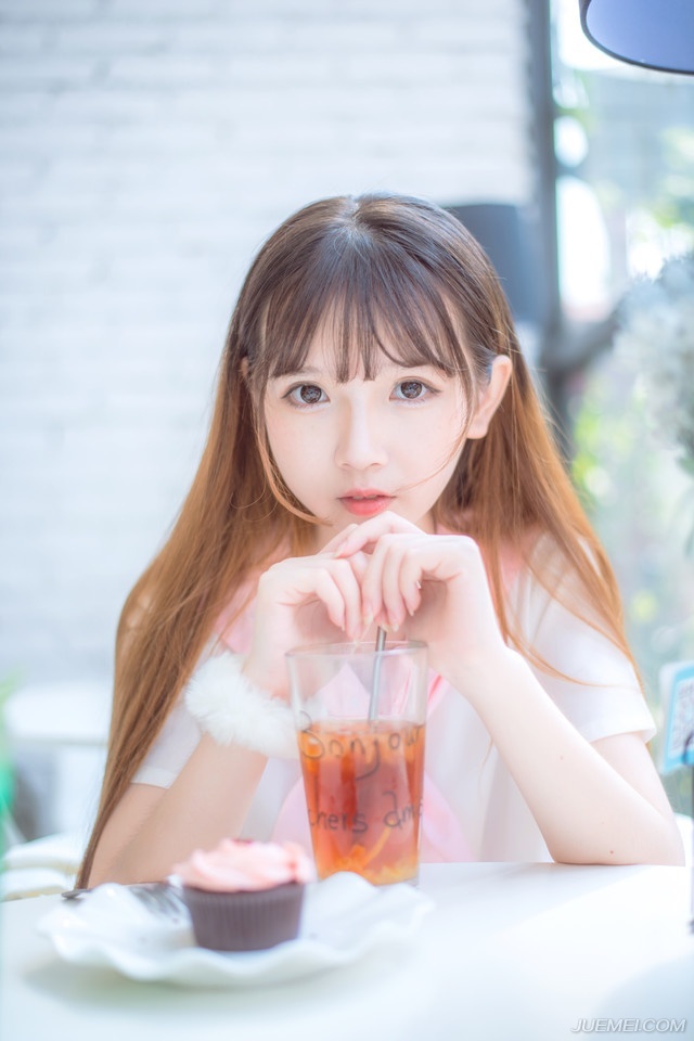 心字刚刚出口的一瞬间，原本因为看到是死营而逐渐放松的气氛被一瞬间收紧。